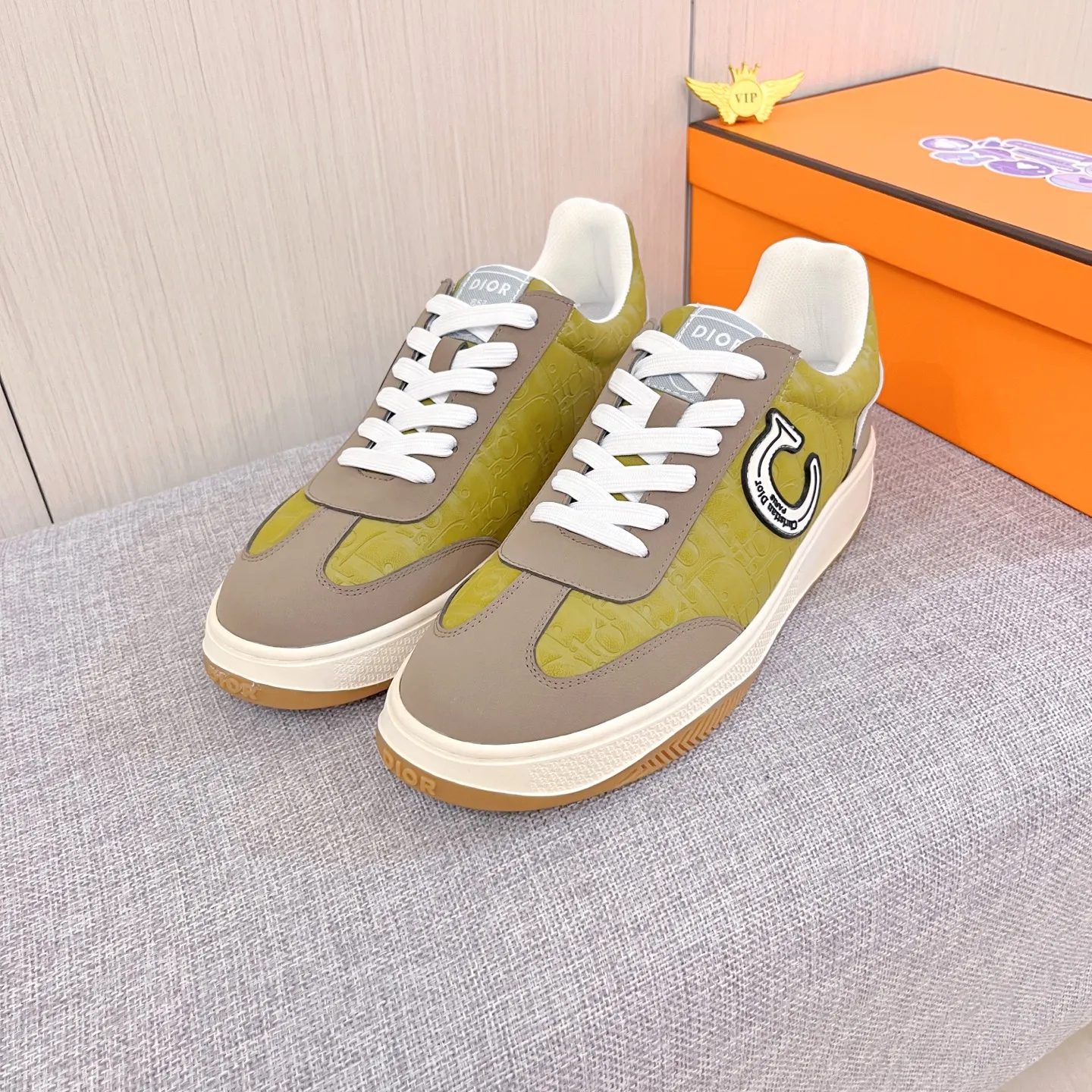 🚘🚘Factory batch 400💰[Dior]🔥Men's high-end brand of shoes official website 1:1 latest masterpiece: the upper is made of first-layer cowhide imported from Italy with a comfortable and breathable lining➕original non-slip and wear-resistant outsole🔥, making walking more convenient and comfortable! An exclusive new model, a stunning work, a beautiful 1:1 replica [color] compared to the official quality! Create a fashionable personality to set off your uniqueness! A must-have for trendy men! Classic🔥Size: 38-44 Color: 🔥Multiple colors available🔥.